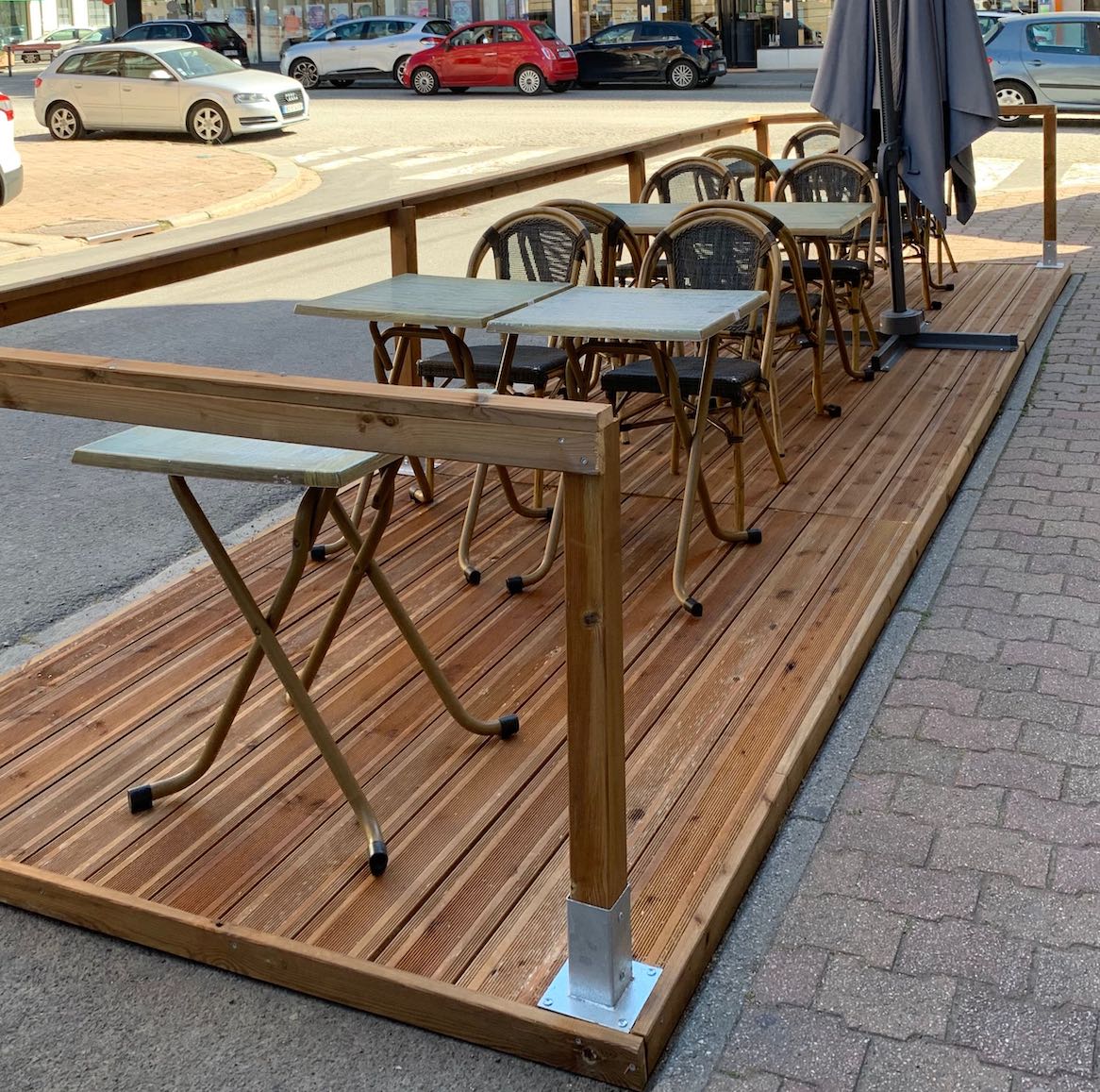 Terrasse en bois démontable pour un restaurant