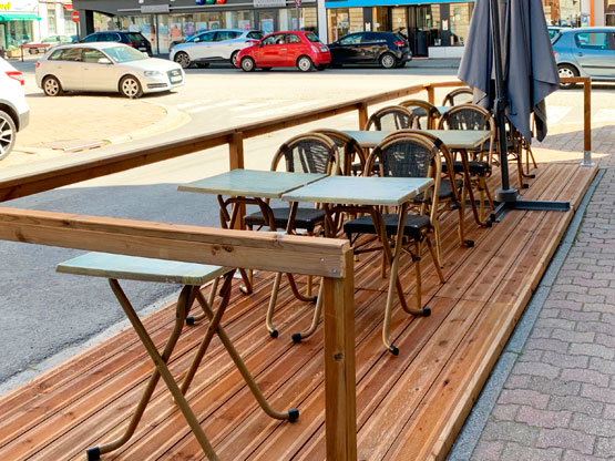 Terrasse en bois éphémère pour un restaurant