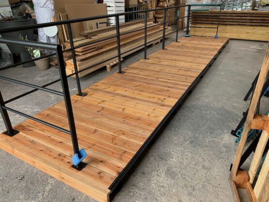 Innovation Urbaine : Transformation d’un Emplacement de Stationnement en Terrasse Saisonnière pour Restaurateur