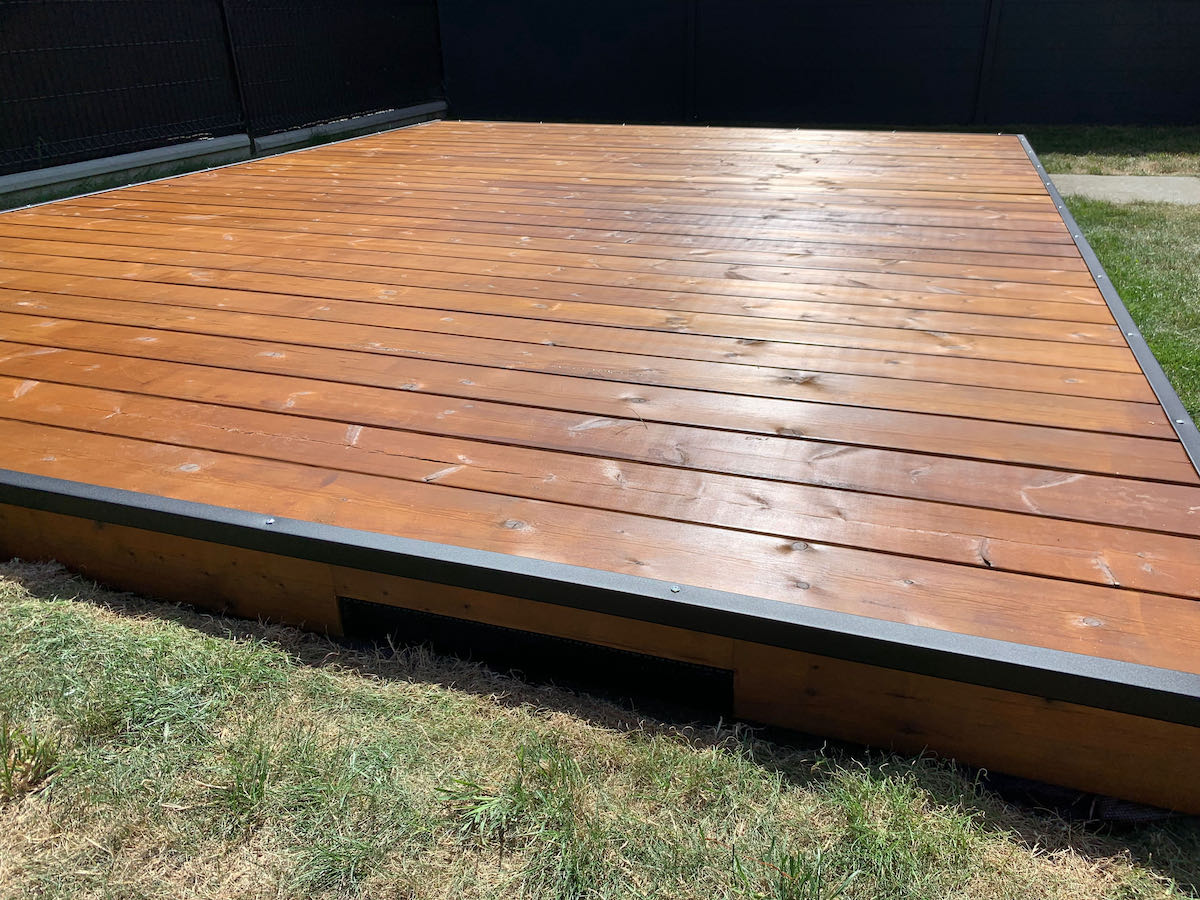 Kit terrasse en bois avec bordures de finition