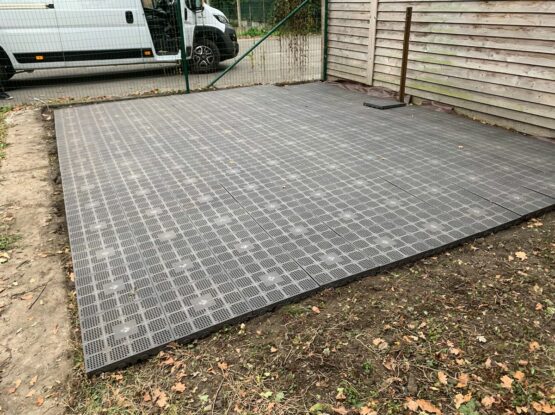 CREATION D’UNE PLACE DE PARKING DANS UN JARDIN AVEC DALLE CONNECT