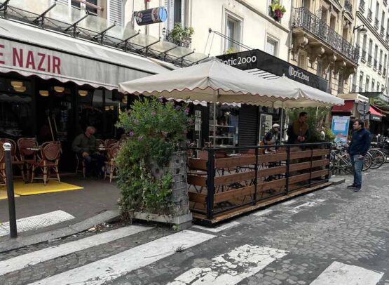 Des terrasses estivales urbaine restaurant place de parking paris
