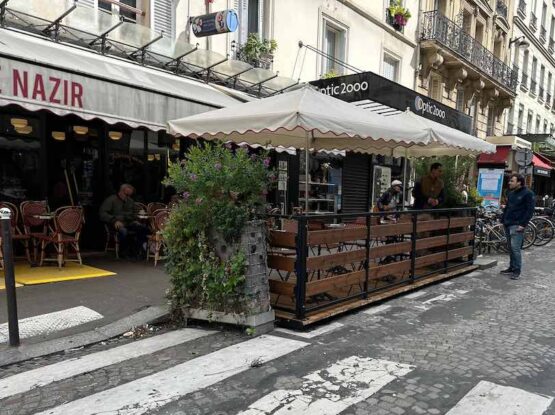Des terrasses estivales urbaine restaurant place de parking paris