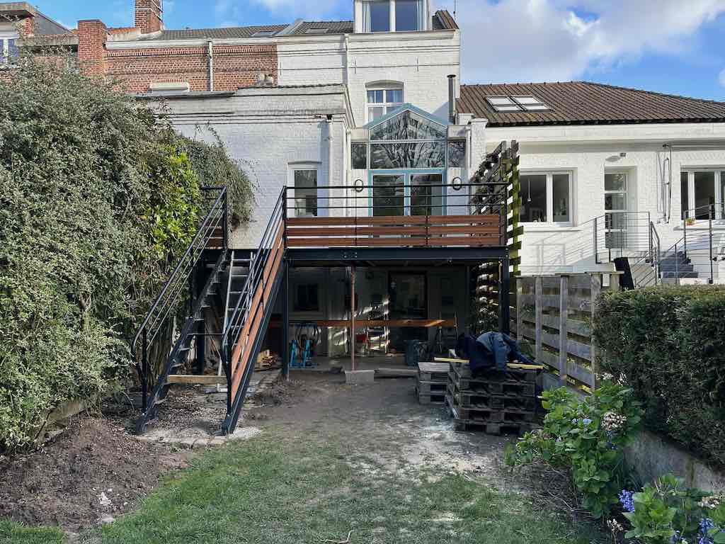 Terrasse modulaire pour un particulier dans un chassis en ferronnerie P13